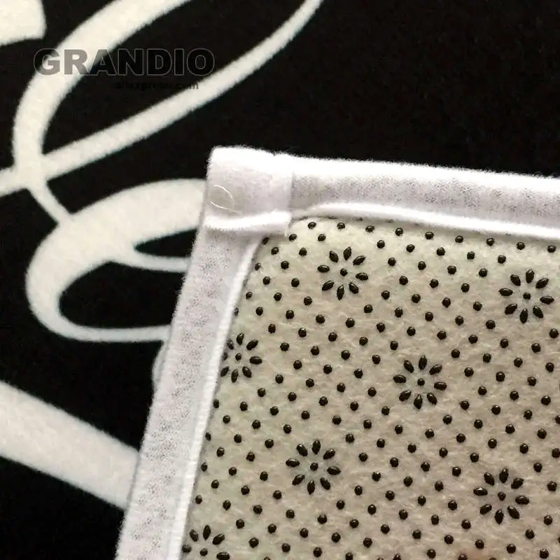 Приветствуемый дверной коврик декоративный для прихожей из черной фланелевой