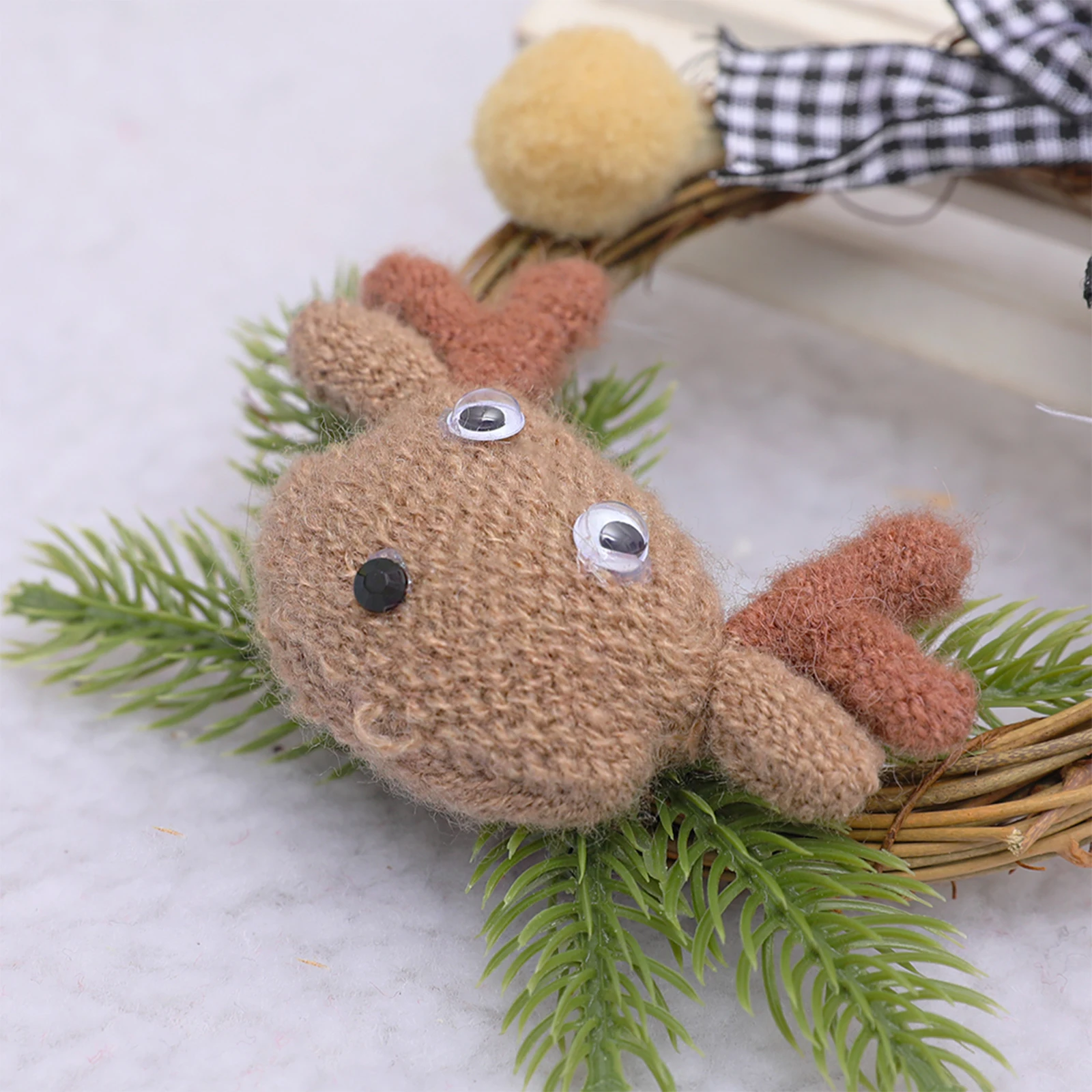 Рождественский венок маленький праздничный из ротанга с симпатичной плюшевой