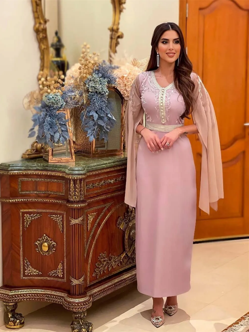 

Pink Moroccan Caftan Evening Dress With Applique A-Line Saudi Arabia Dubai Summer Dress V-Neck Prom Dresses Plus Size