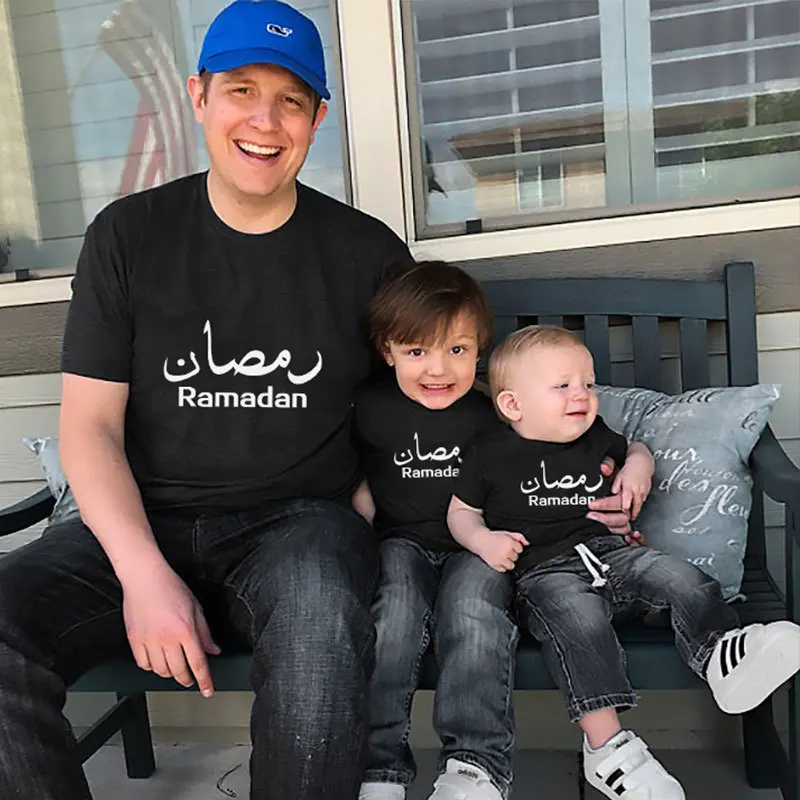 Одинаковые наряды для семьи футболка с надписью на отца матери дочери сына