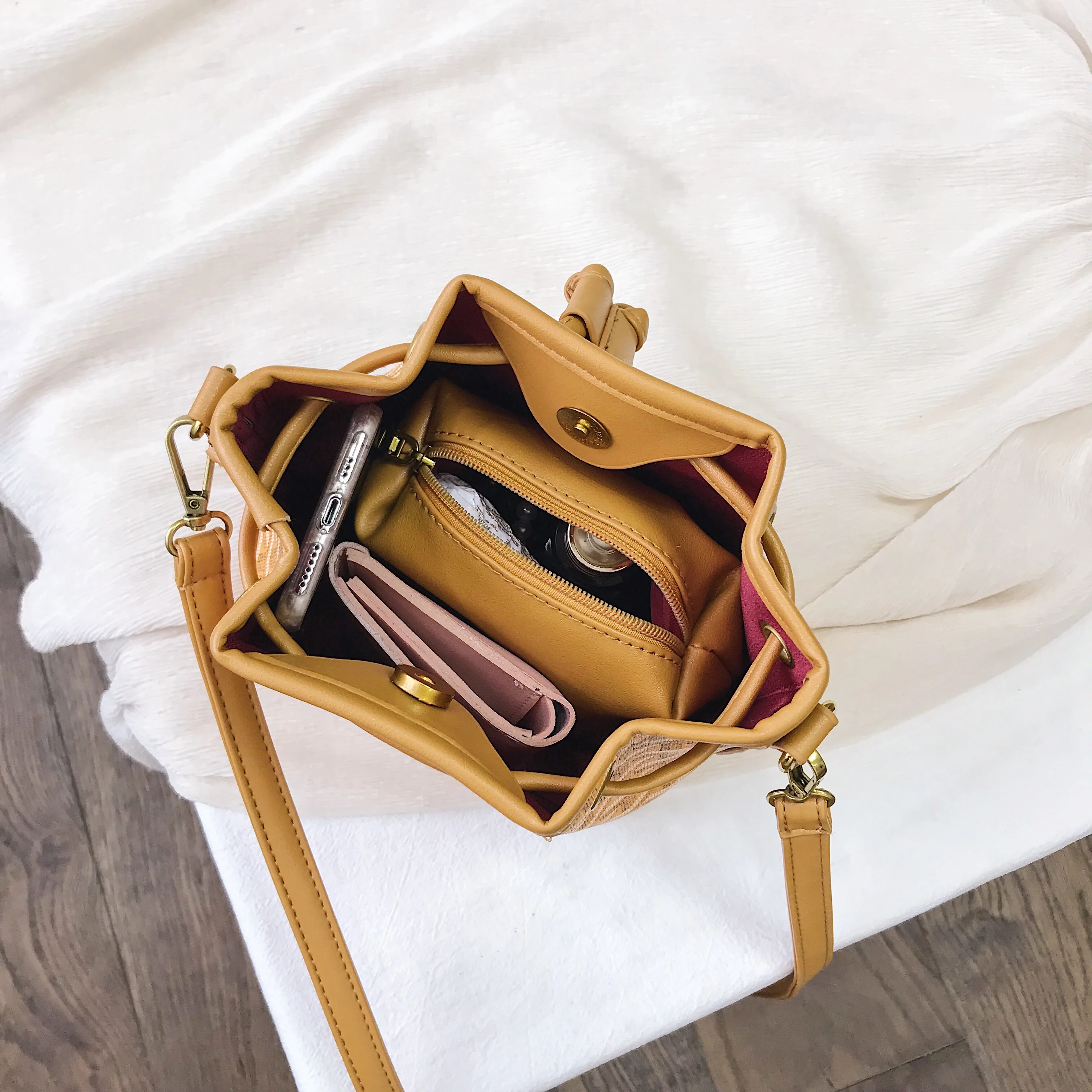 

Dumpling Type Design Luxury Women's Bag European and American Fashion Wild Women Shoulder Bag High Capacit Messenger Bag