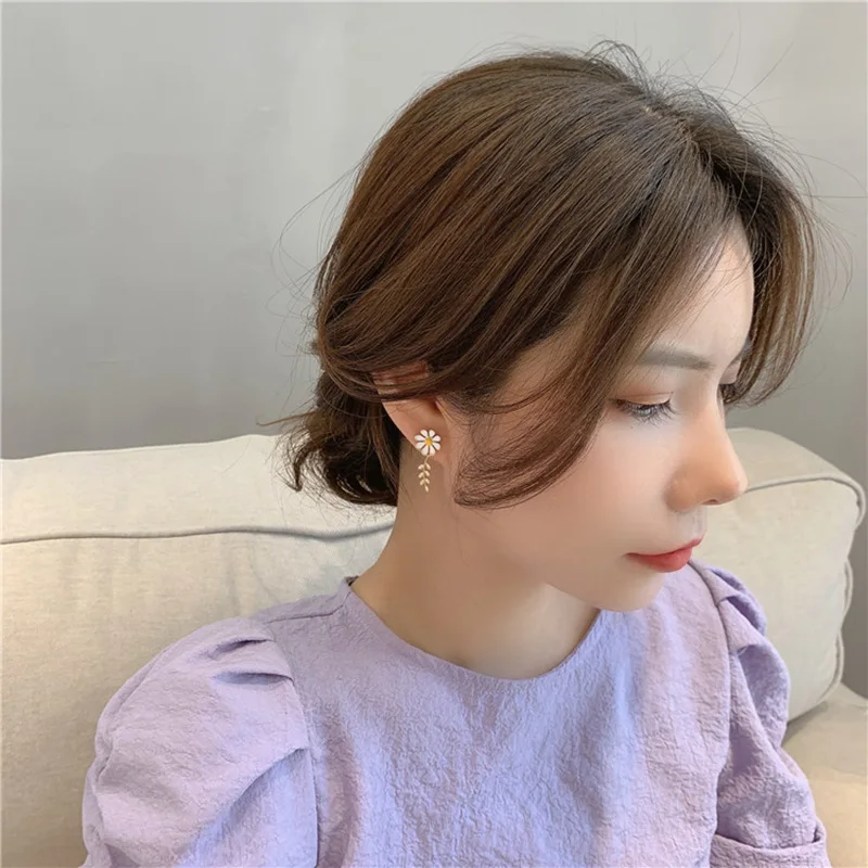 

Fashion Crystal Small Daisy Leaf Long Tassel Stud Earrings Women Delicate Party Jewelry Findings Gifts Lovely Simplicity Flower