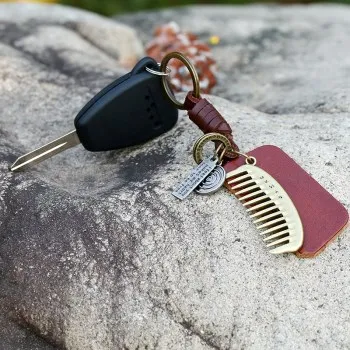 

Vintage Personality Handmade Leather Keychain Personality Alloy Comb Leather Car Keychain Creative Small Gifts K123