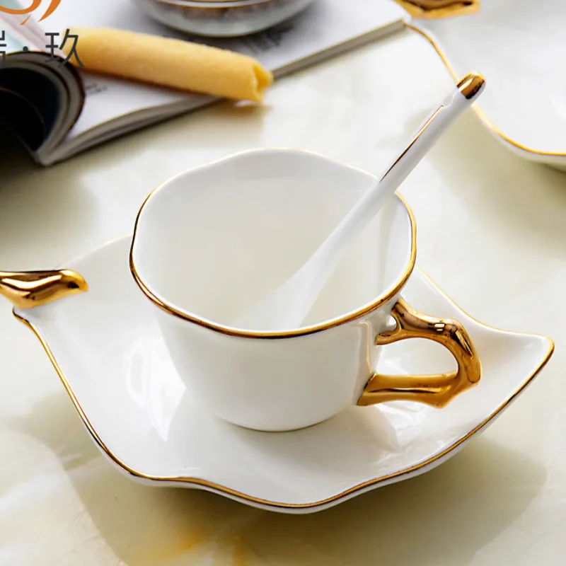 Креативная белоснежная керамическая кофейная чашка с ложкой чайная белая и