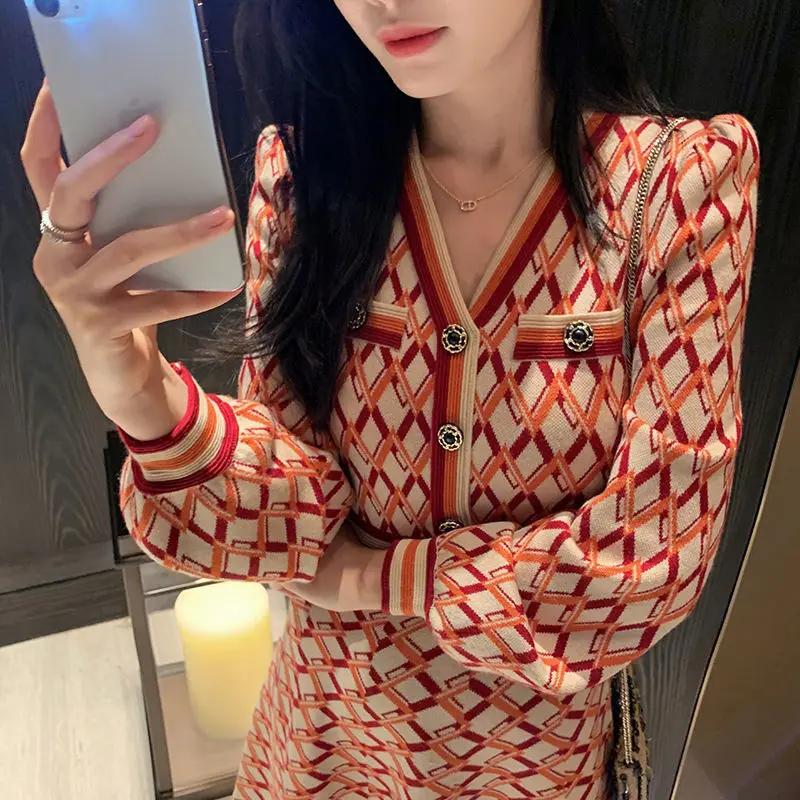 

2021 new spring and autumn temperament plaid knitted dress female autumn and winter v-neck slim waist slim skirt