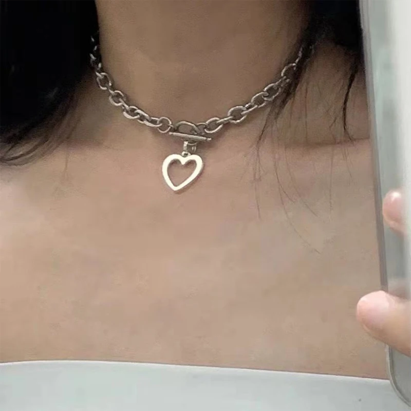 

Fashion Simple Love Heart Pendant Choker Necklace for Women Silver Color Clavicle Chain Female Party Charm Jewelry on The Neck