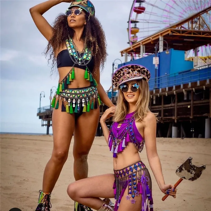 Комплект из двух предметов с блестящими драгоценными камнями и кисточкой