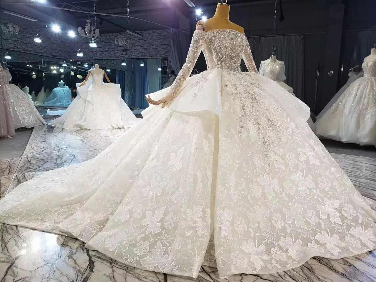

Sexy Sweetheart Lace Ball Gown Wedding Dresses 2021 Applique Beaded Lace Crystals Bride Gown Vestido De Noiva