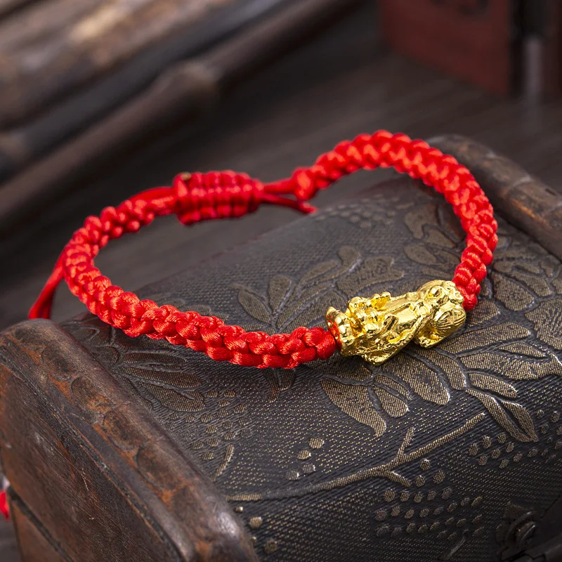 

The year of the zodiac red rope golden PI xiu bracelet handwoven running river lake hand rope flat knot king Kong knot bracelet