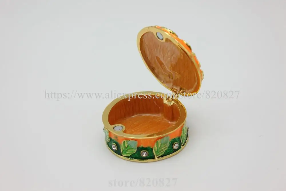 Round Shape Trinket Jewelry Box with Bee and  Leaf Collectible  Bee Trinket Box Holder Trinket Box