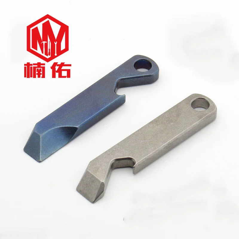 

1PC Portable Mini Titanium Alloy Fish Crowbar Bottle Opener Keychain Tool Pendant Outdoor Self-Defense Crowbar EDC Tool