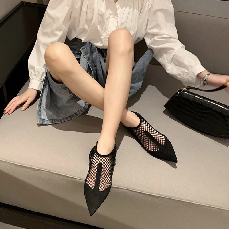 Женские босоножки с ремешком на пятке сетчатые сандалии без застежки плоская подошва заостренный носок