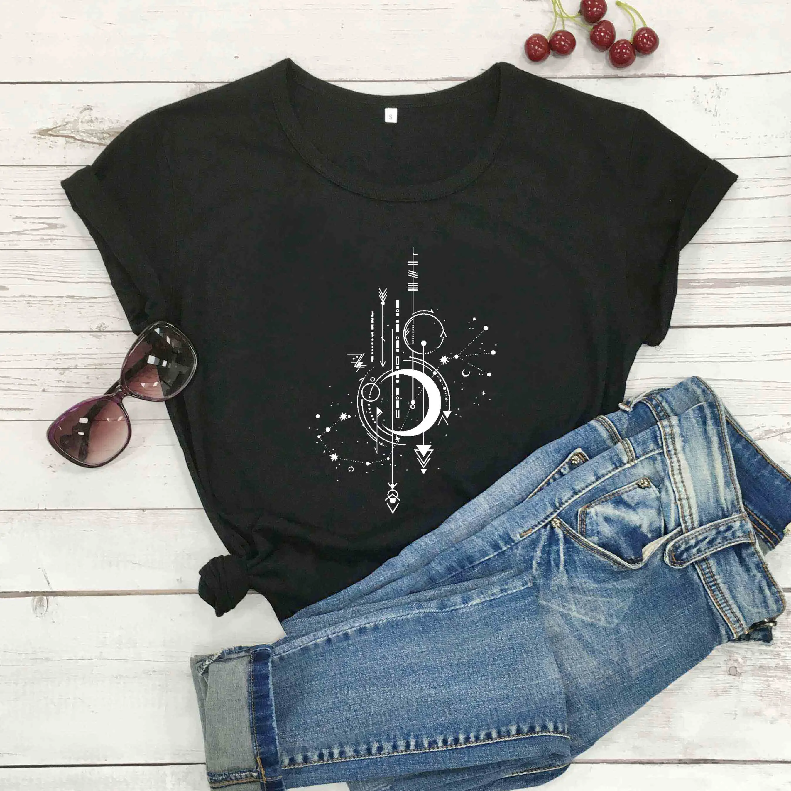 

Женская Винтажная Футболка с принтом Солнца и Луны