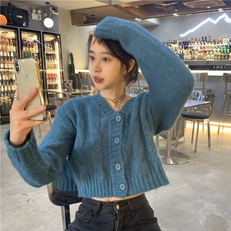 Женский укороченный кардиган с V-образным вырезом и завышенной талией |