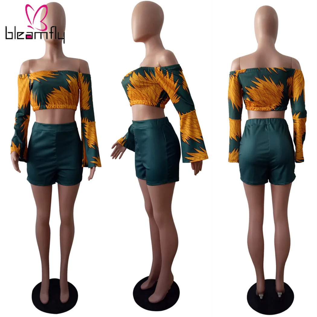 Женский топ с принтом листьев открытыми плечами расклешенными рукавами