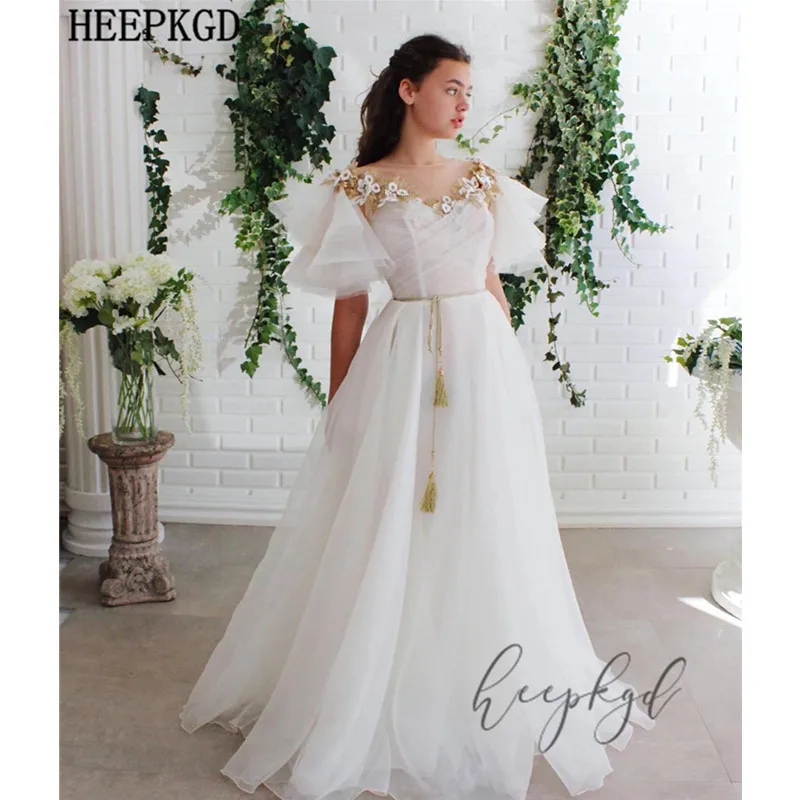 Элегантное Длинное белое вечернее платье с коротким рукавом и цветочной