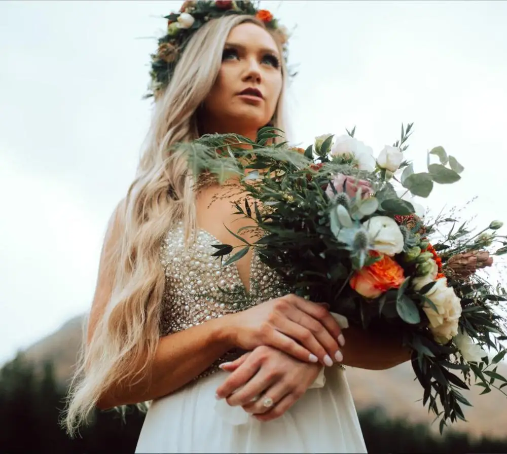 

Bohemian Modest Pearls Chiffon A Line Wedding Dresses 2020 Spaghetti Strap Boho Beach Bridal Dresses Sexy Backless Wedding Gowns