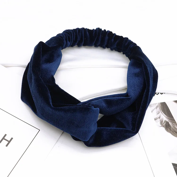 Женская бархатная повязка на голову золотистая |