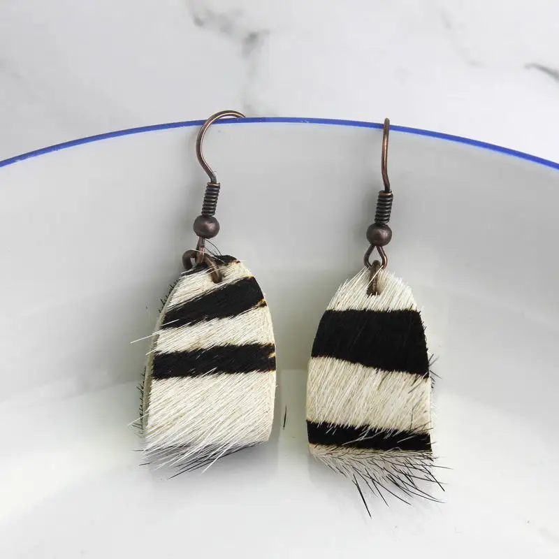 Женские серьги-подвески из натуральной кожи, с перфорацией