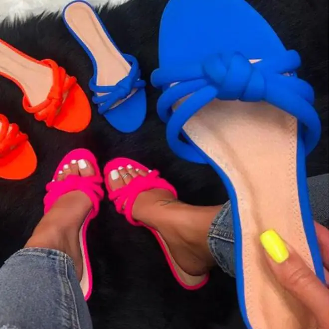 

Сандалии женские на Плоском Каблуке, повседневные универсальные Нескользящие шлепанцы с перекрестными ремешками, прочные домашние тапочк...