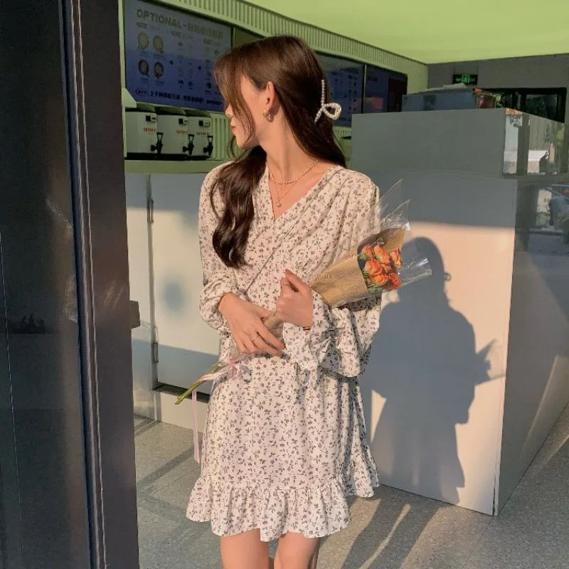 

Korean Style Gentle Floral Dress Women's Summer 2021 New French Style First Love Skirt V-neck Waist-Controlled Long Sleeves