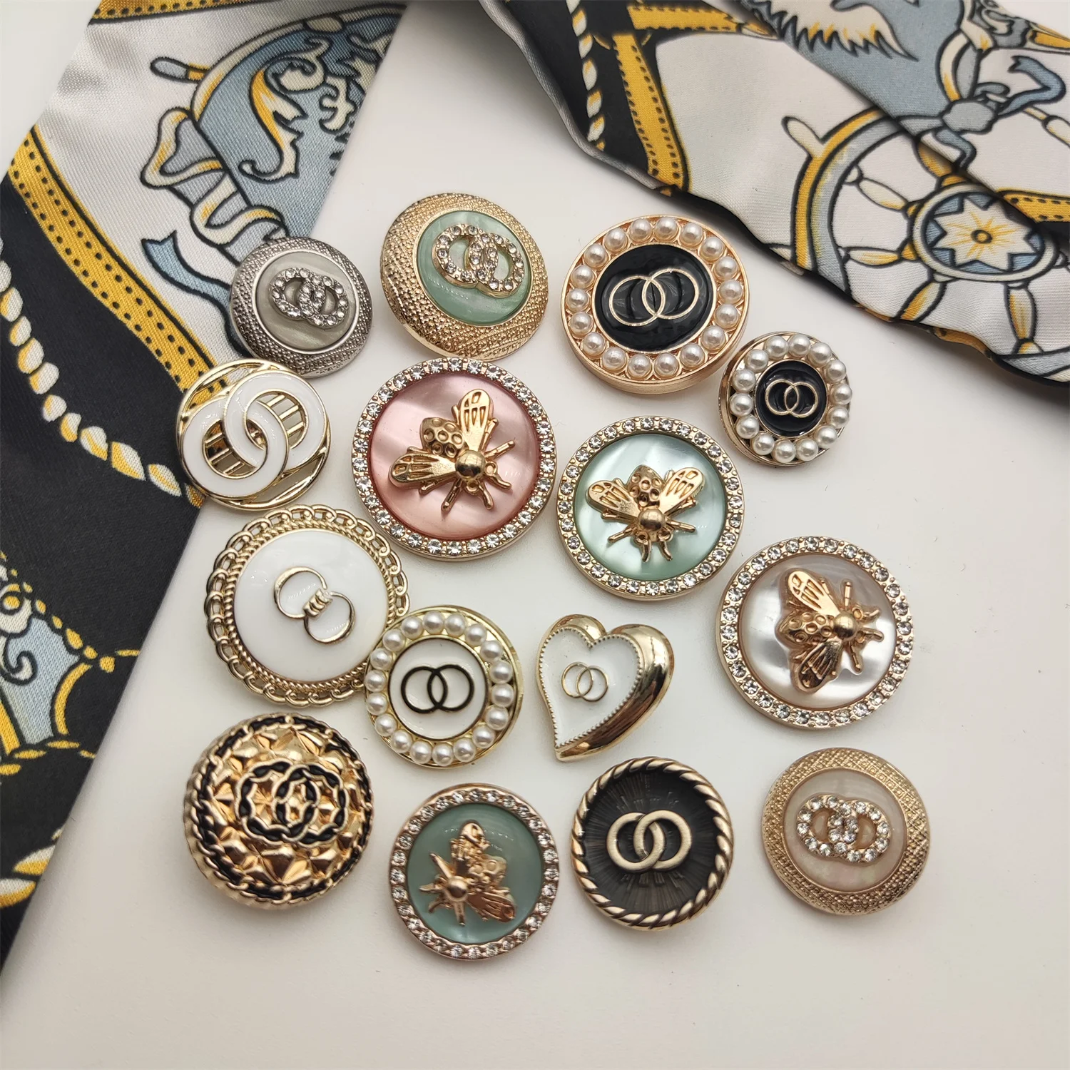 

10pcs Colors Round Metal LOGO Buttons Women's Clothing Sewing Supplies DIY Products