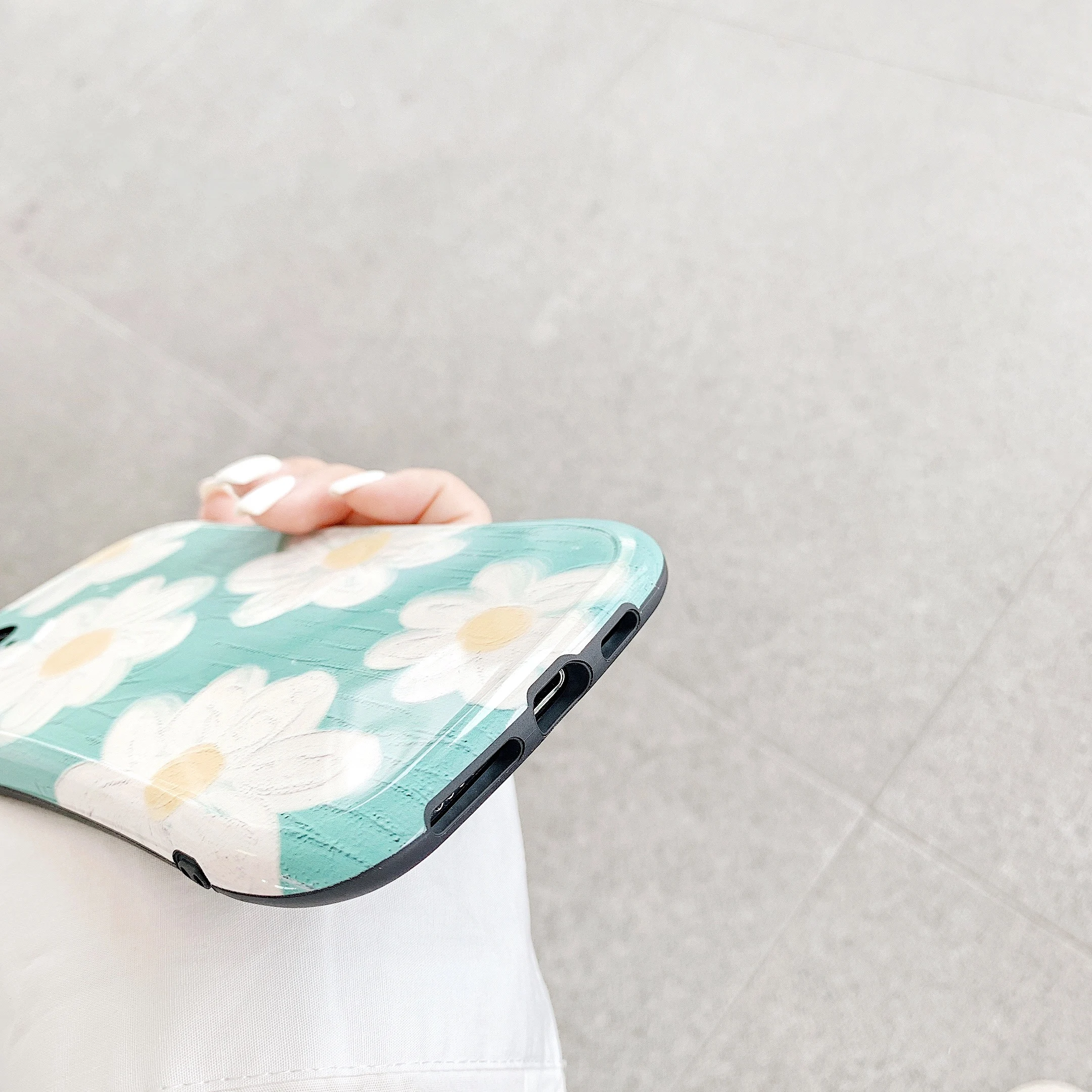 

The fresh flower pattern is suitable for iPhone 11 and iPhone 12 series mobile phone cases