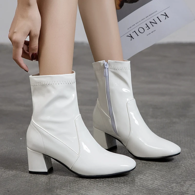 

Women's Low Heel Ankle Boots Classic Patent Leather Shoes Black and White Large Size Medium Heel Simple Women's Boots