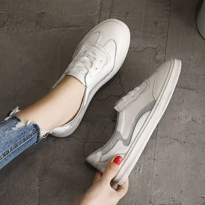 Маленькие белые туфли женская летняя обувь 2019 года дышащая на плоской подошве