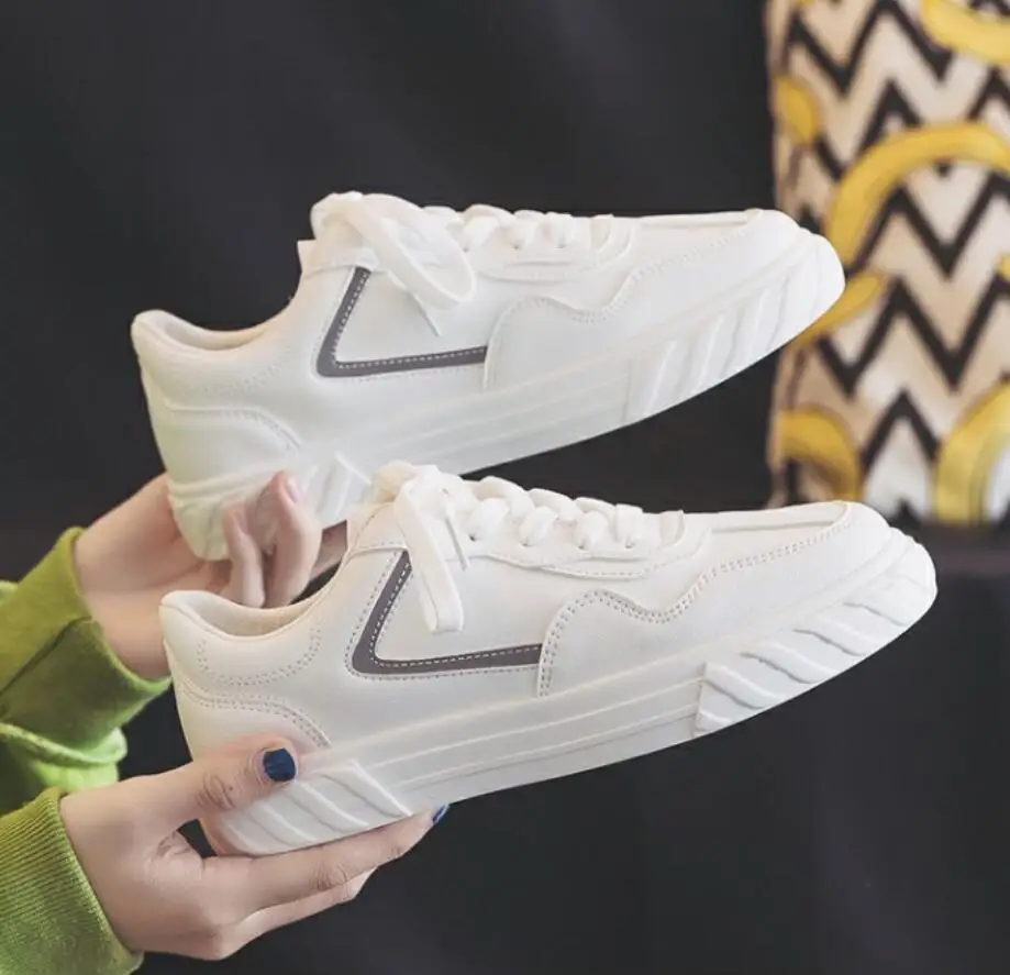 Женские кроссовки в полоску из ПУ кожи на платформе | Обувь