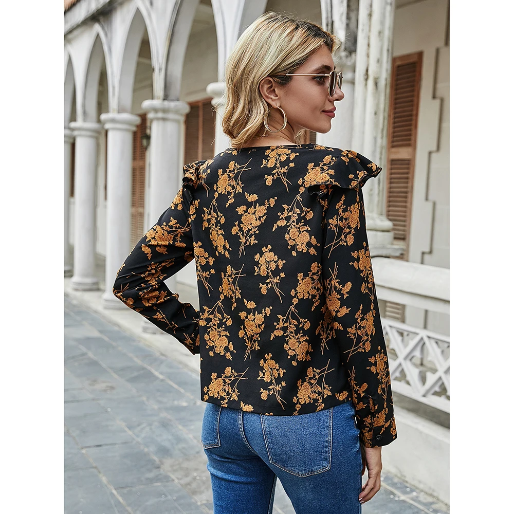 

Shirts & Blouses