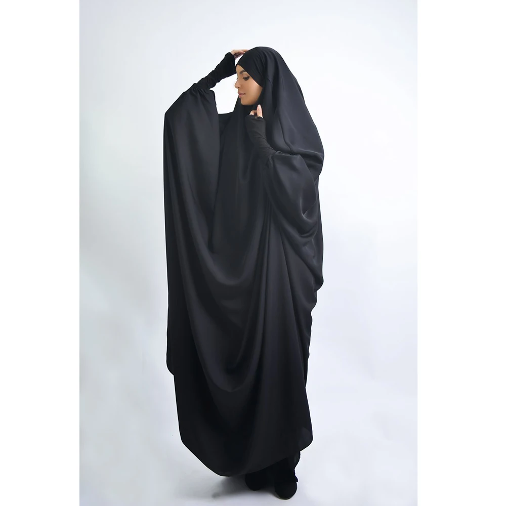 Женское платье с капюшоном длинное в мусульманском стиле |