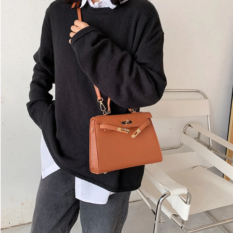 

Hot petty bourgeoisie 2021 new luxury brand women's shoulder bag classic all-match solid color handbag designer texture diagonal