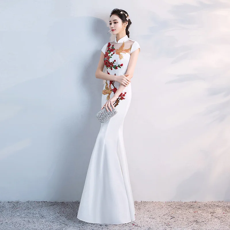 Женское длинное вечернее платье с вышивкой русалки белое элегантное воротником