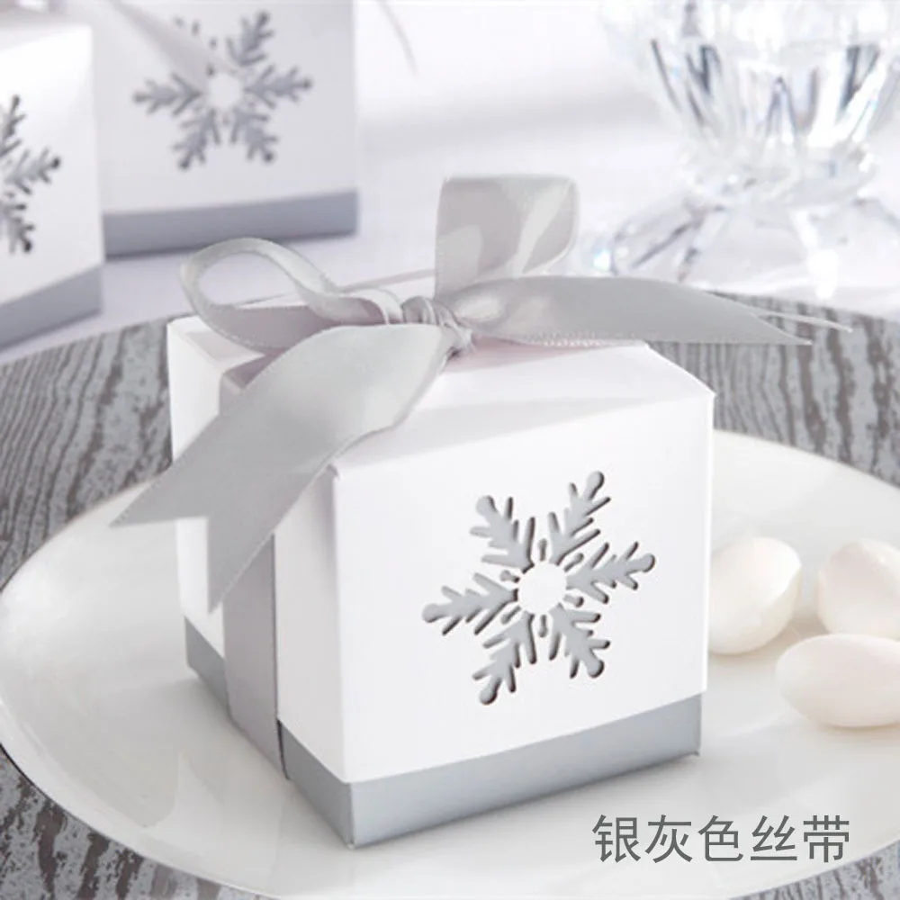 

100pcs Wedding Candy Boxes"Winter Dreams" White Laser-Cut Snowflake Wedding Favors Gifts