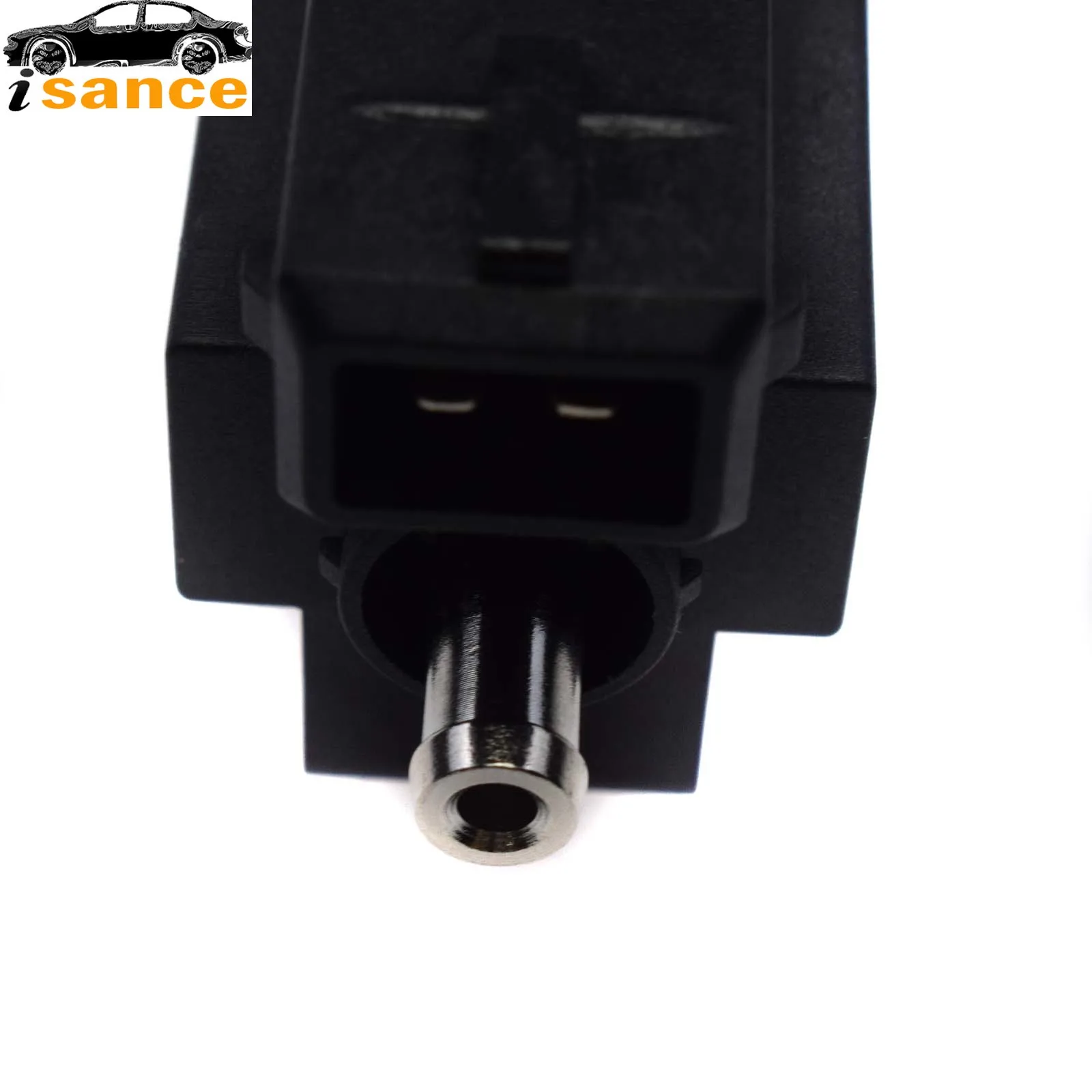 Электромагнитный клапан обхода турбокомпрессора и штекер жгута проводов BL3E9K378BA