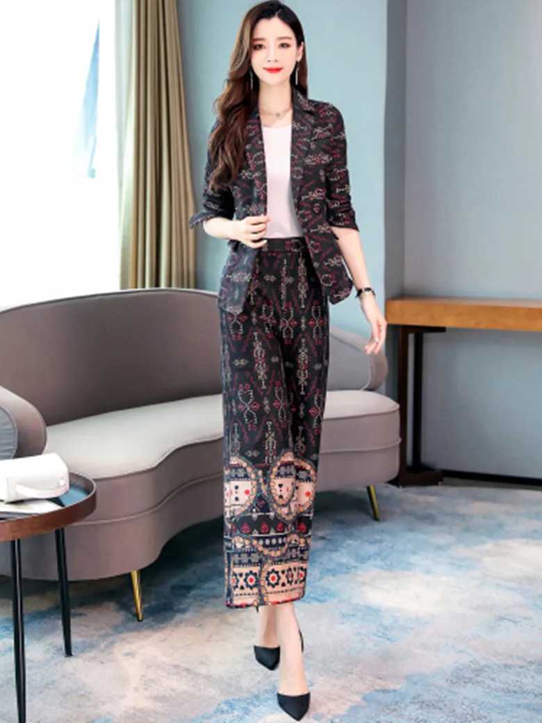 Для начала осени модный костюм из искусственной замши с принтом брюки тонкие