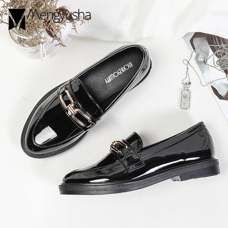 Брендовые туфли-оксфорды с металлической цепочкой женские мокасины блестящие