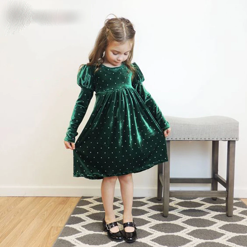 Недорогое зеленое вельветовое платье-трапеция с длинными рукавами блестящее