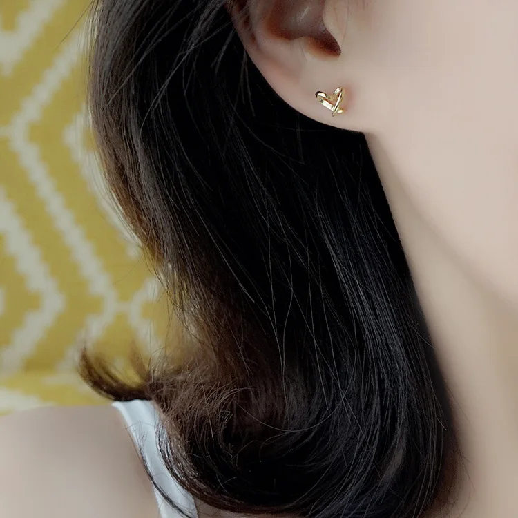 

Hight Quality Vintage 925 Sterling silver Modern Design Mini Heart Silver Earrings