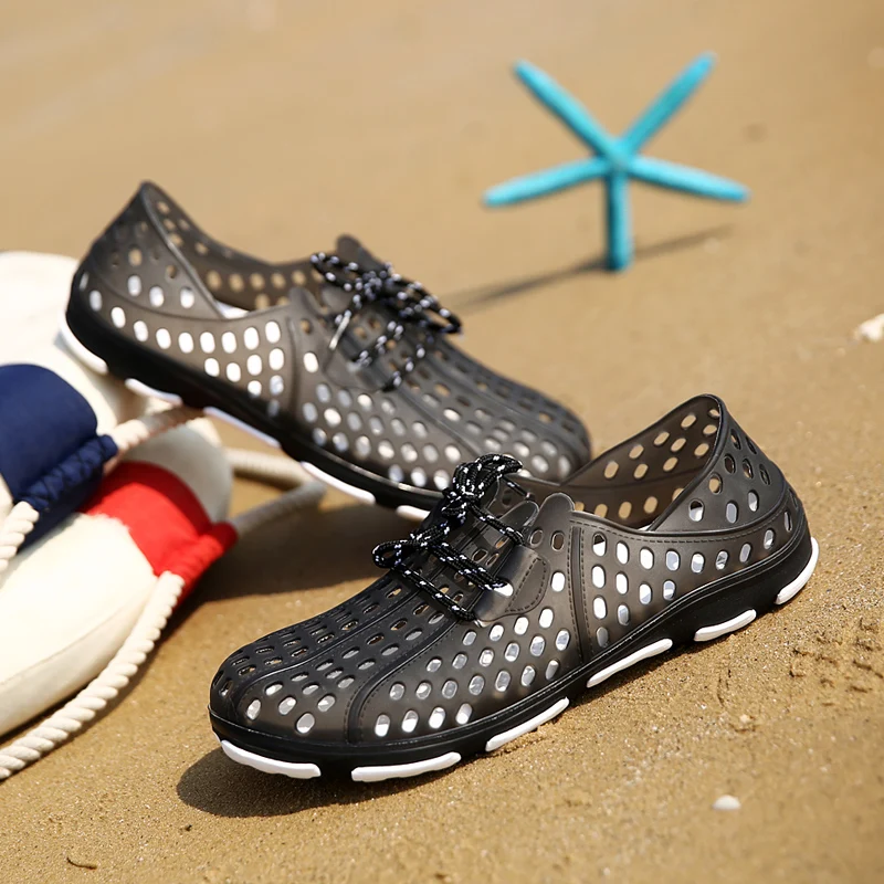 

Hole shoes female ins tide Baotou half slippers male outer wear couple Korean graffiti thick-soled beach non-slip nurse sandals