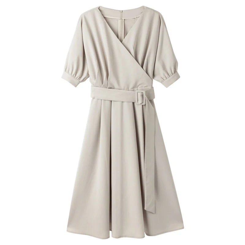 Женское платье с запахом и рукавами фонариками однотонное черное средней длины