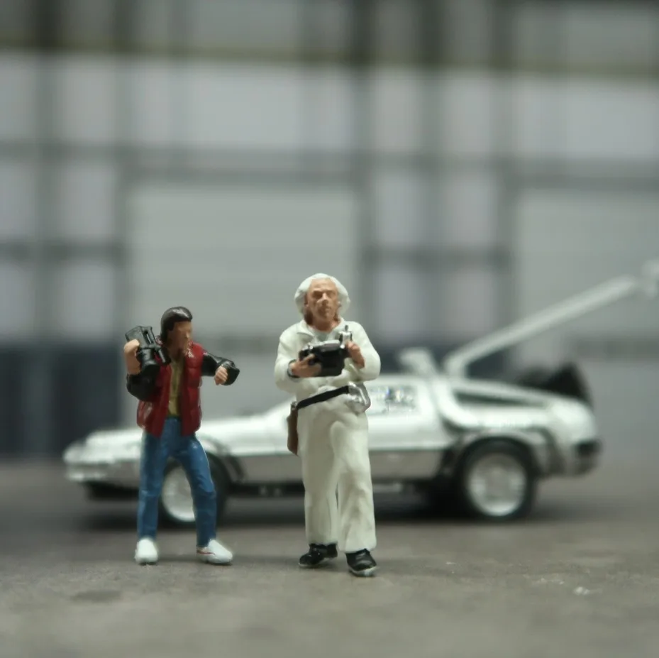 Классическая модель в масштабе 1/64 Назад будущее 2 человек литой автомобиль