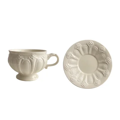 

British Luxury Personalized Coffee Cup with Plate Vintage Creative Coffe Cups Reusable Bone China Canecas Espresso Cups Ed50bd