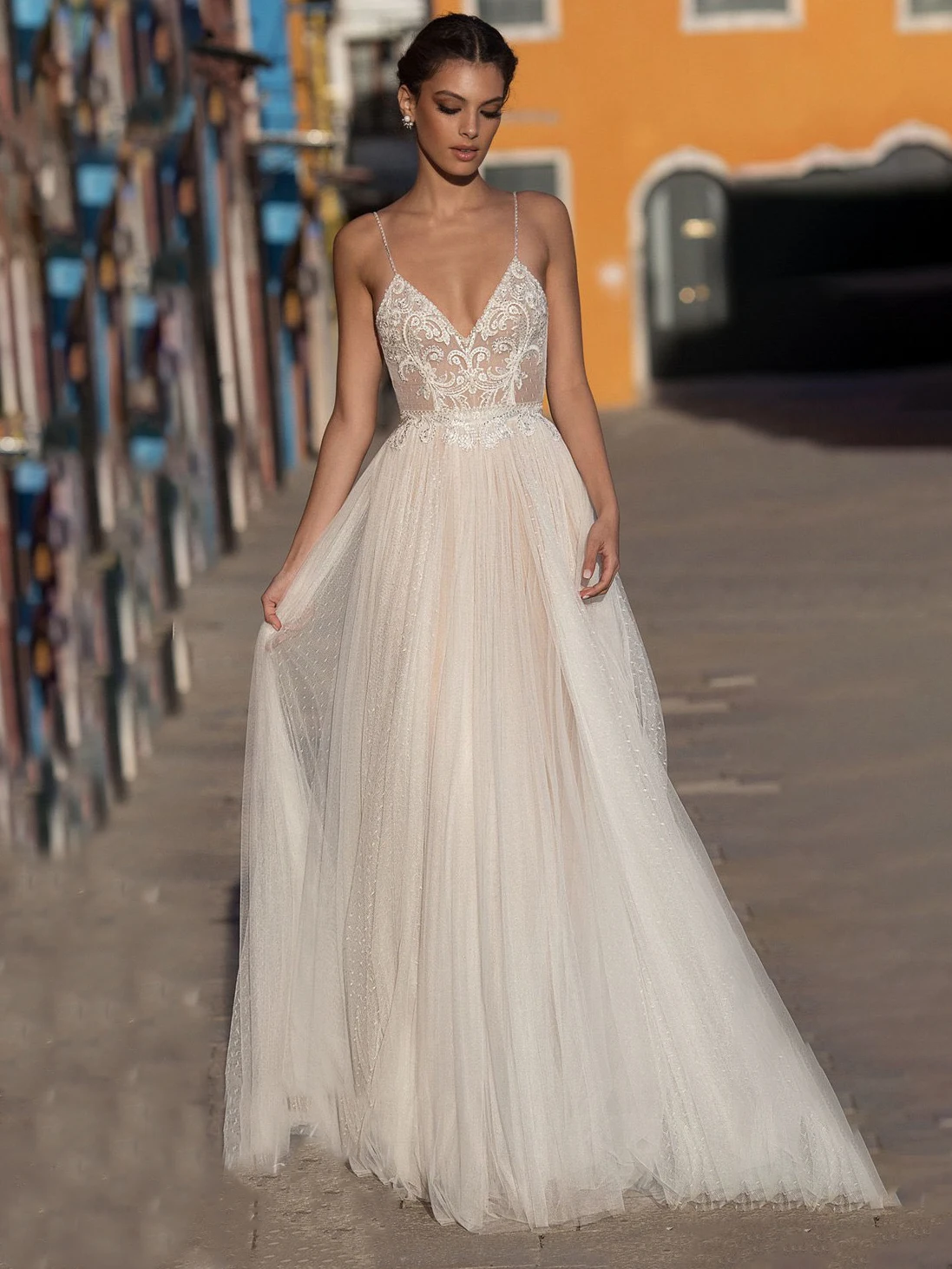 Beading Spaghetti Strap Wedding Dress Chic Modern A Line Polka Dots Tulle Backless Boho Beach Appliqued Bridal Gown Custom Made