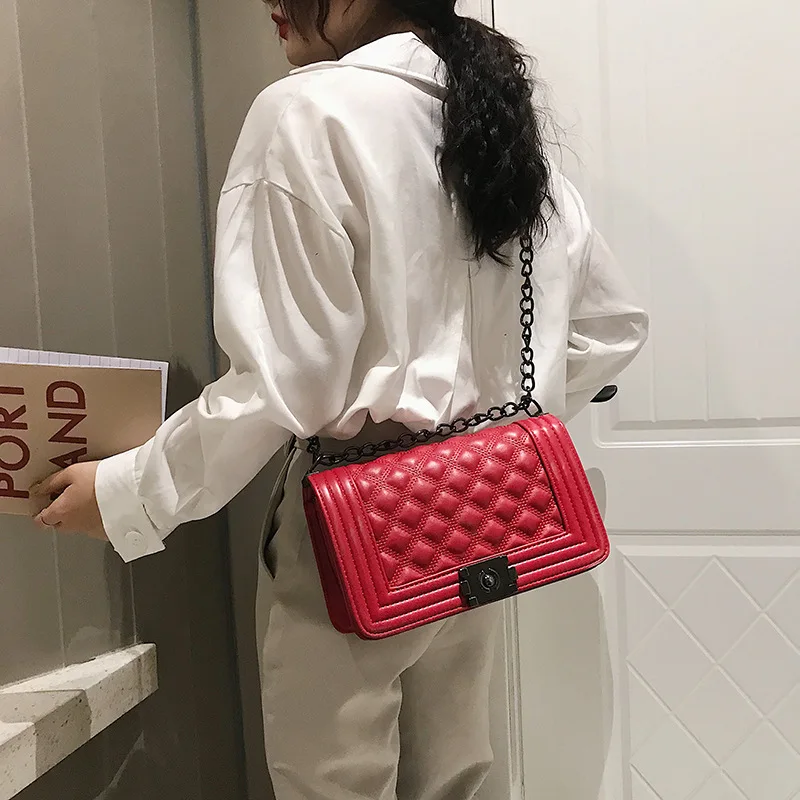 Новинка 2020 женская сумка через плечо модная на с ромбовидной цепочкой мессенджер