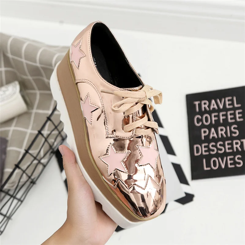 2020 летние женские Золотые балетки с перфорацией типа броги блестящие туфли на