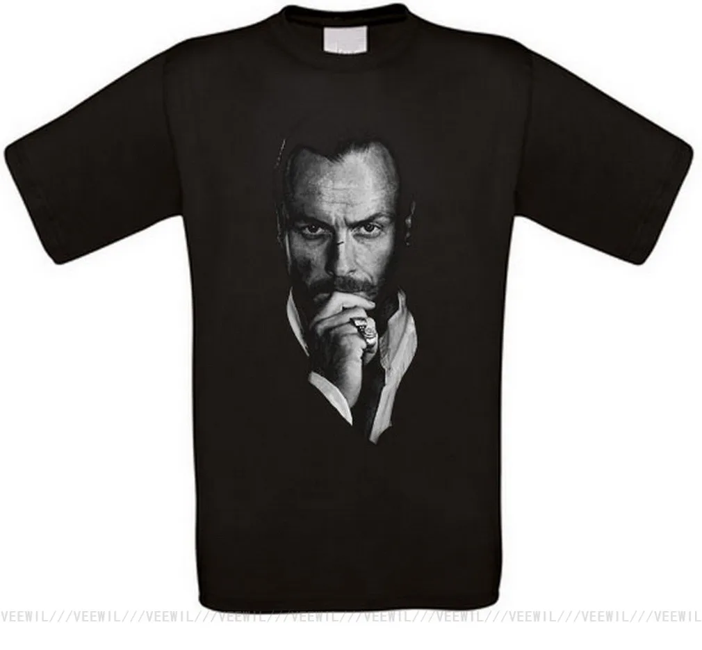 

Футболка с надписью «Captain Flint Black Sails Pirates»