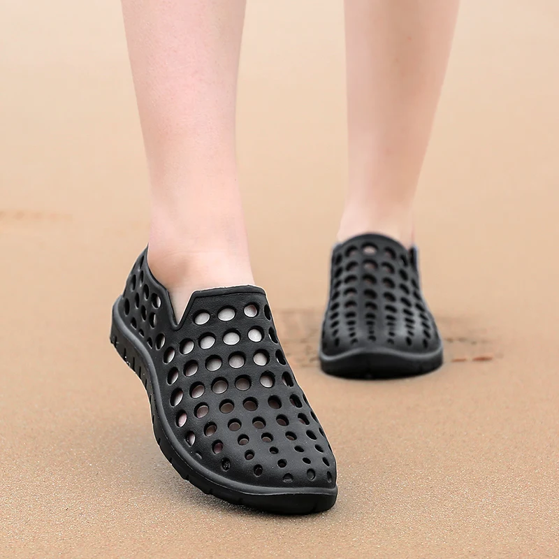 

Women Sandals Breathable Beach Sandals Couples Hollow out Beach Sandals Soft Fashion Hole Shoes Comfortable Summer Water Shoes