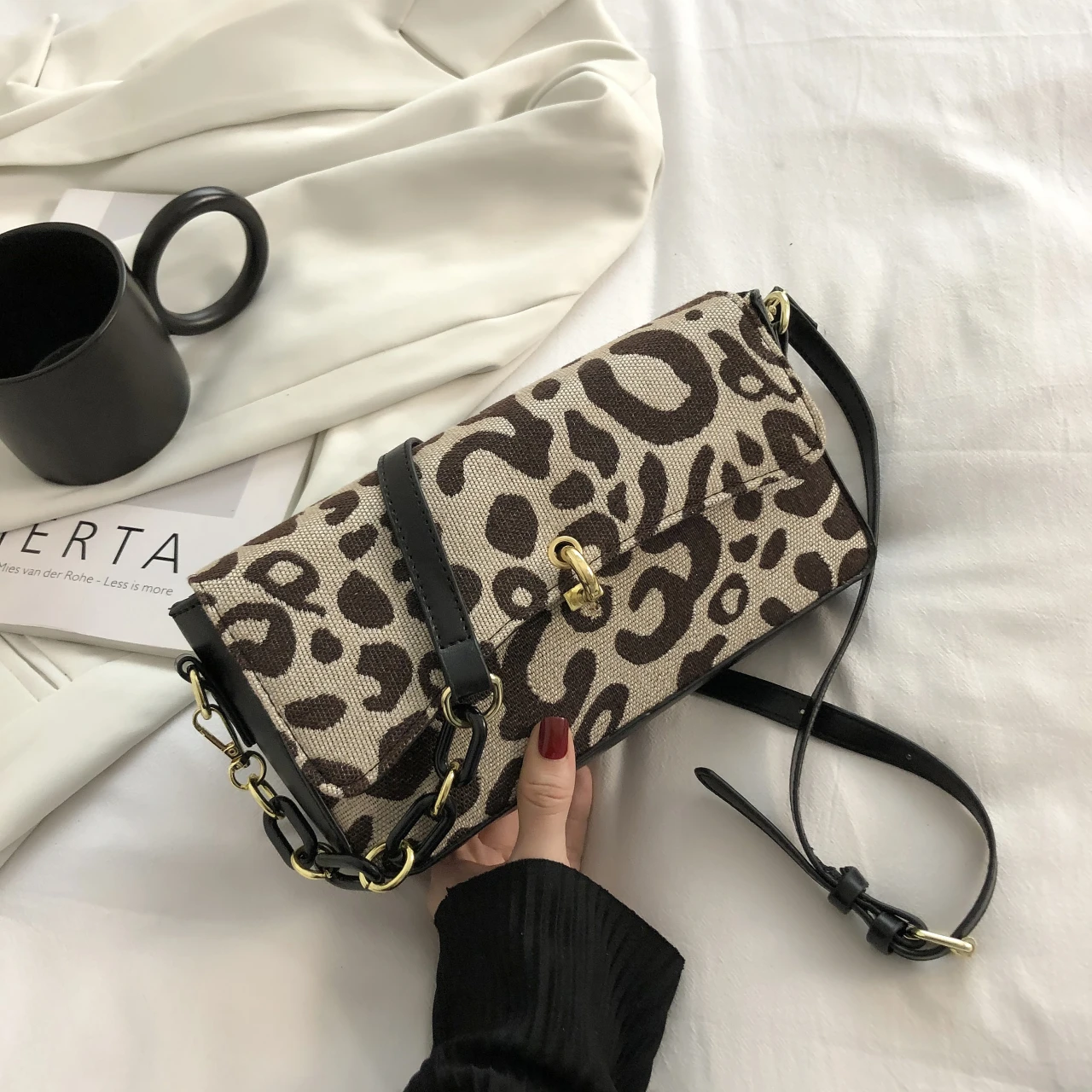 

Простая женская дизайнерская сумка через плечо из хлопчатобумажной ткани, модная однотонная роскошная дизайнерская сумочка-Багет на плечо...